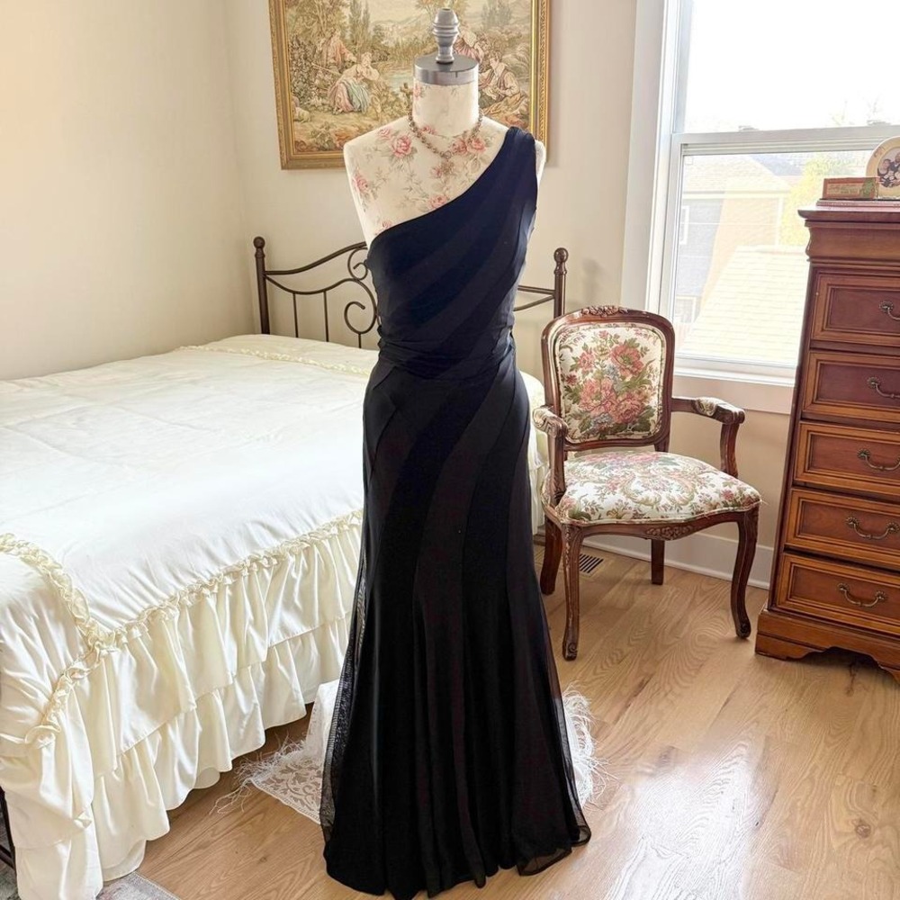 black one shoulder gown  cache black one shoulder gown size 4